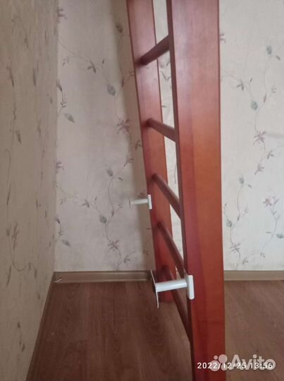 Шведская стенка деревянная с турником