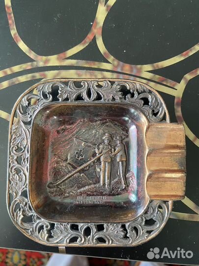 Стеклянная пепельница