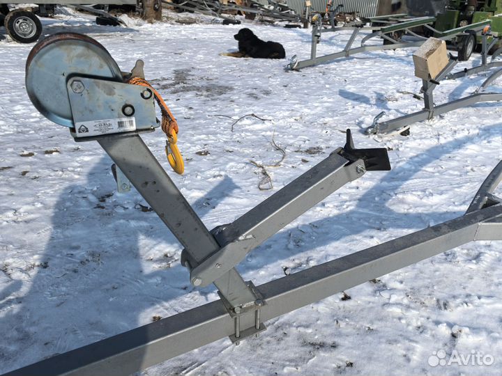 Под 6-7м.лодку прицеп