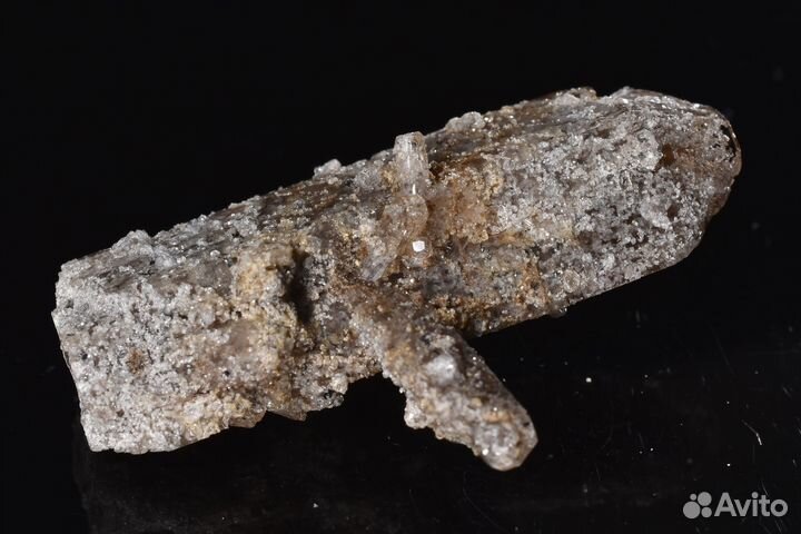 Топаз, псевдобрукит, гематит. Лот №400