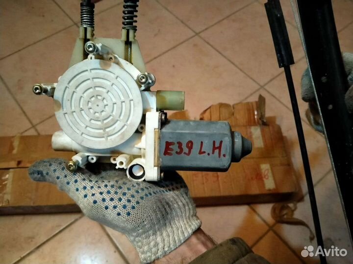 Стеклоподъемник от бмв е39 левый