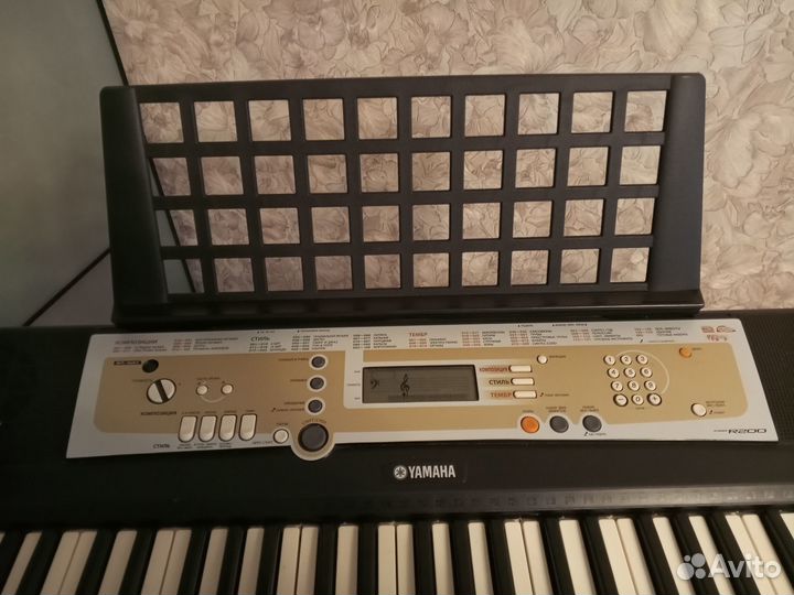 Синтезатор yamaha psr r200