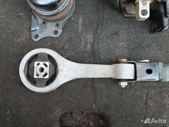 Опоры двигателя skoda rapid