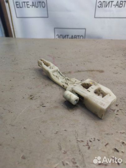 Ручка двери ответная часть задняя правая Kia Rio 3