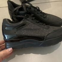 Кроссовки женские