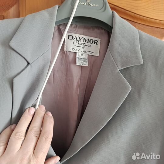 Костюм женский с юбкой офисный 42