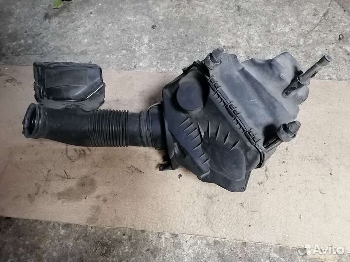 Корпус возд. фильтра Audi A6 C6,VAG 4F0133835F