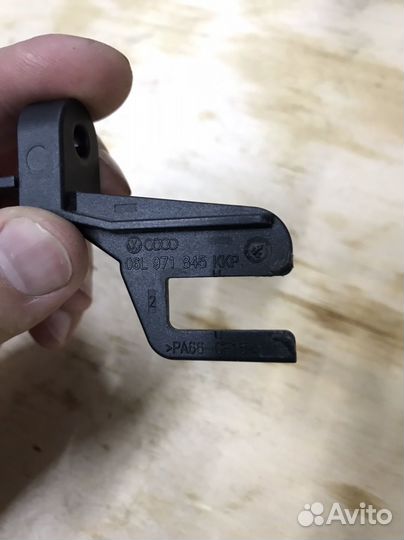 Кронштейн проводки 06L971845,Octavia A7