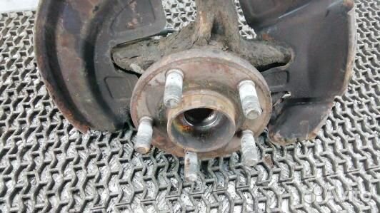 Ступица передняя левая land rover freelander 2 (6A