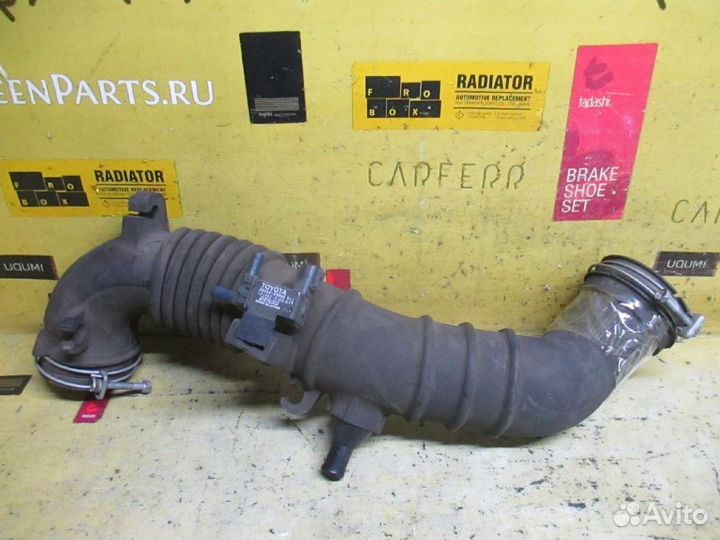 Патрубок воздушн.фильтра 17881-28090 на Toyota Vis