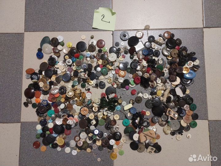 Пуговицы разные нитки для шитья 2 лота