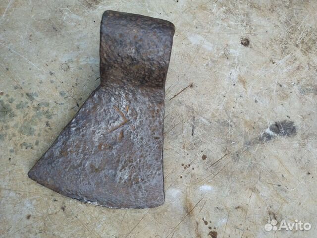 Старинный топор +предмет