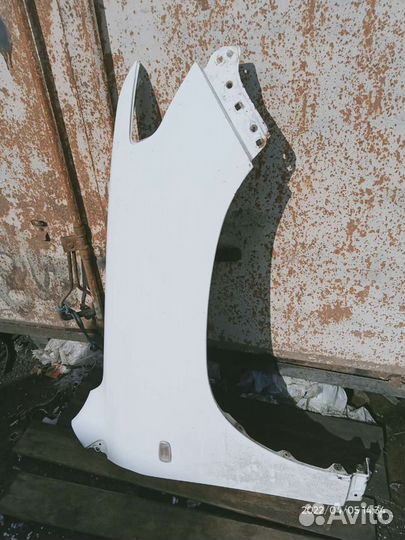 Крыло переднее правое LC 200
