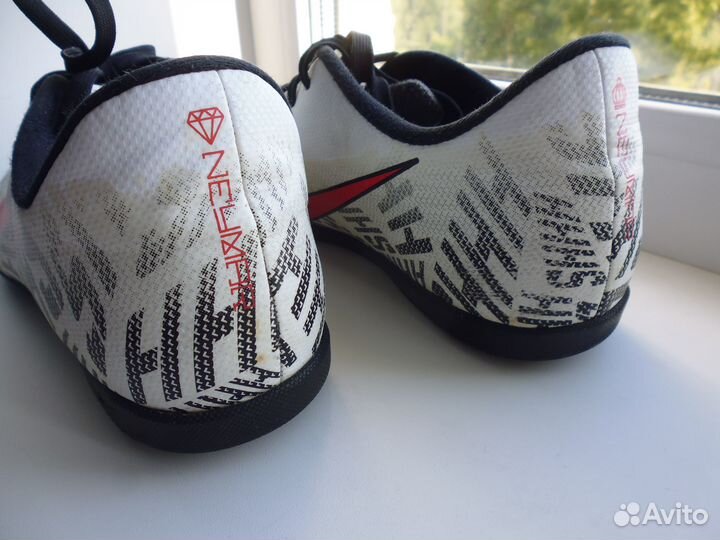 Футбольные детские кроссовки Nike для зала