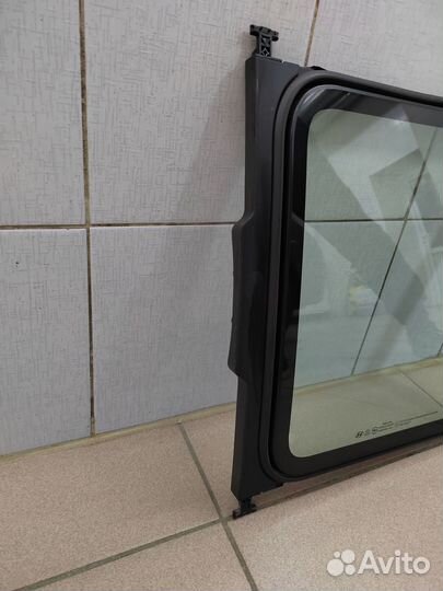 Форточка правой сдвижной двери Grand Starex H-1