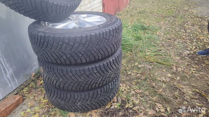 Michelin X-Ice North 4 225/65 R17