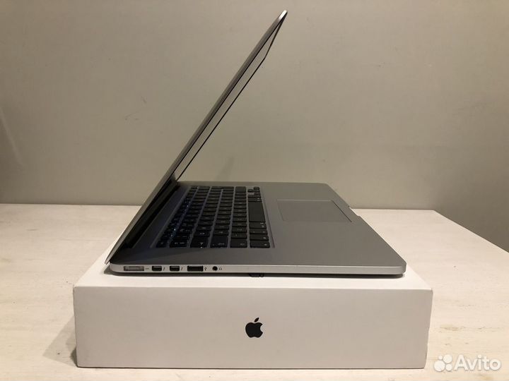 MacBook Pro 15 (2015); i7 2.8GHz; R9 M370X; 512GB