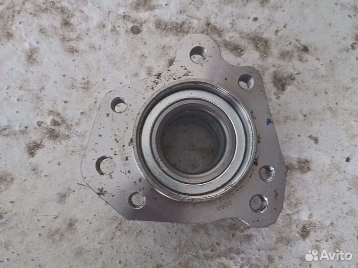 Ступица в сборе с подшипником задняя правая