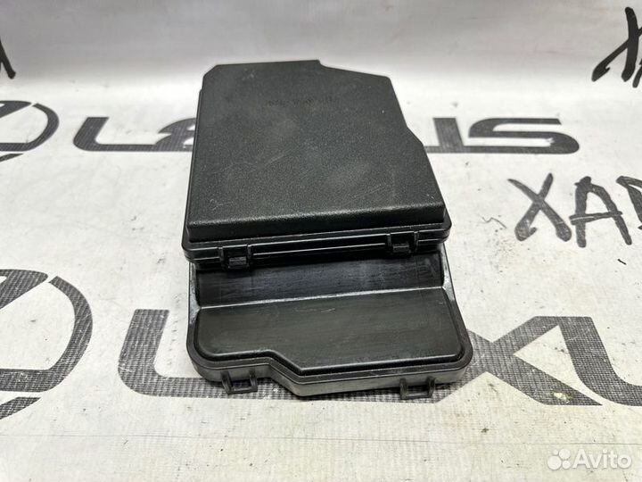 Крышка блока предохранителей Lexus Rx4 Rx200T