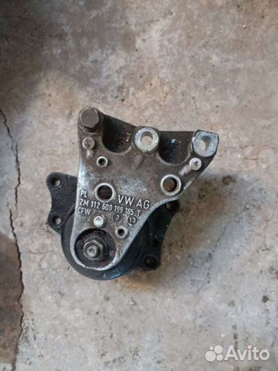Подушка двигателя Volkswagen Polo