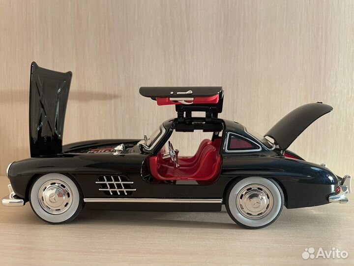 Коллекционная машинка Mercedes Benz 300SL 1:24