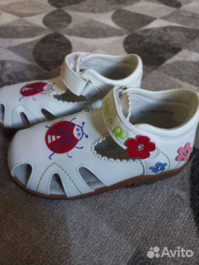 Туфли для девочки 26 размер новые