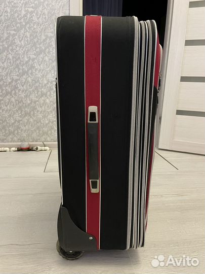 Чемодан на колесах большой