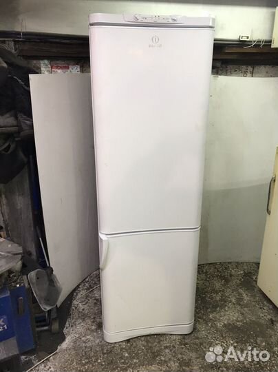 Холодильник Indesit