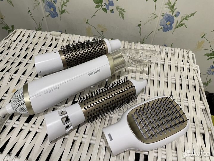 Фен для сушки и укладки волос