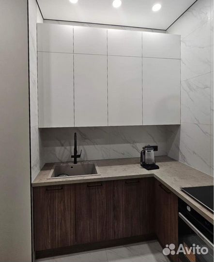 Кухонный гарнитур угловой в студию