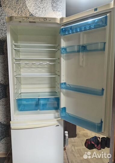 Продаю 2-камерный холодильник Pozis Premier Мир-14
