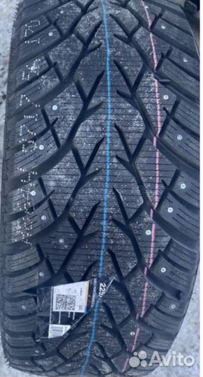 Royal Black Royal Stud 225/45 R17