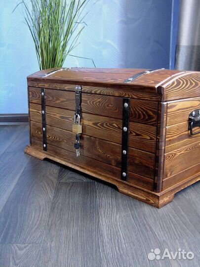 Сундук деревянный
