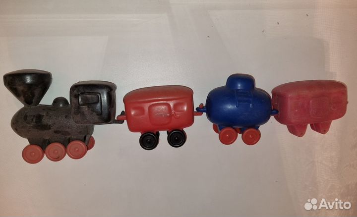 Игрушка паровозик дутыш с вагончиками СССР