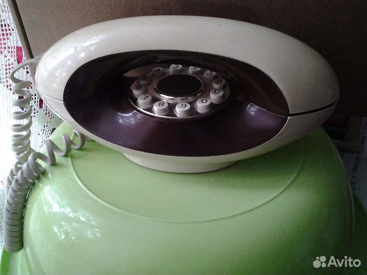 Телефон ретро
