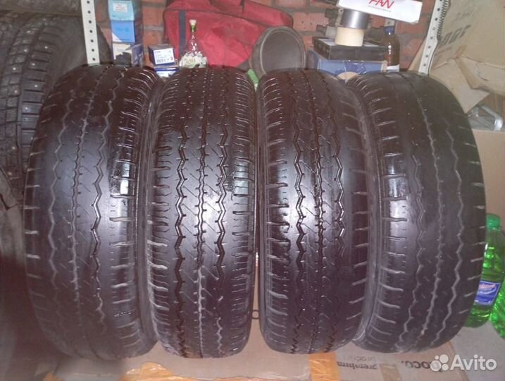 Hankook Radial RA08 215/70 R16C