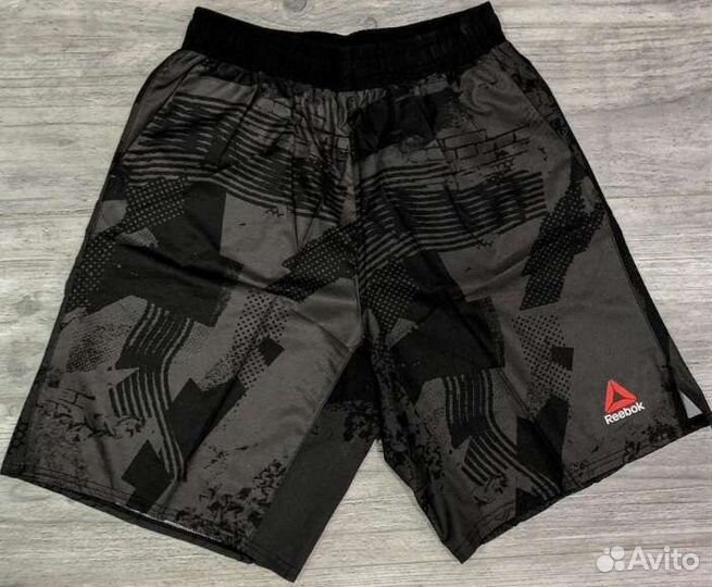 Спортивный костюм. Рашгард, тайтсы, шорты