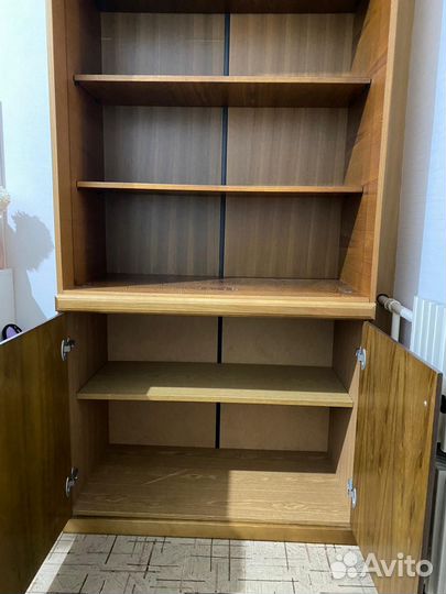 Книжный шкаф