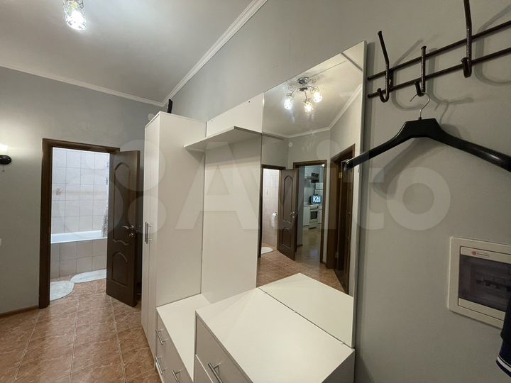 2-к. квартира, 58 м², 1/17 эт.