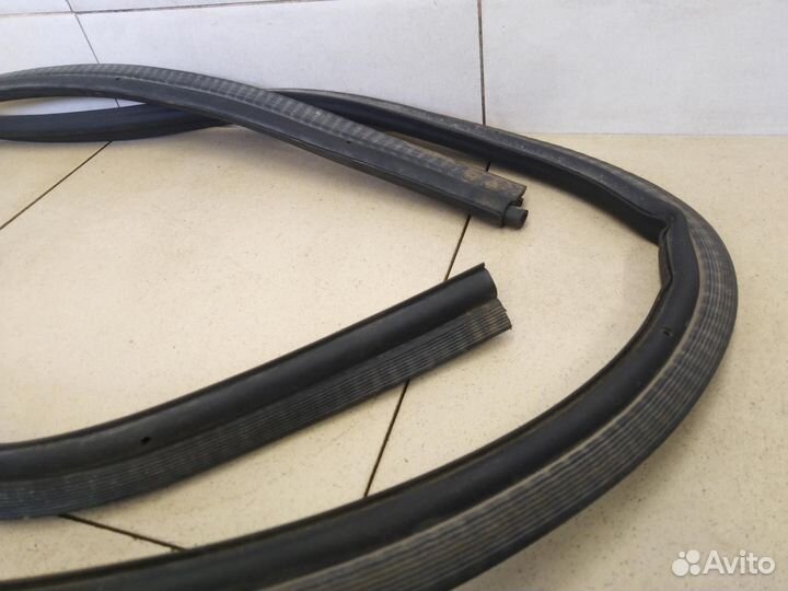 Уплотнитель багажника Logan 2005-2014