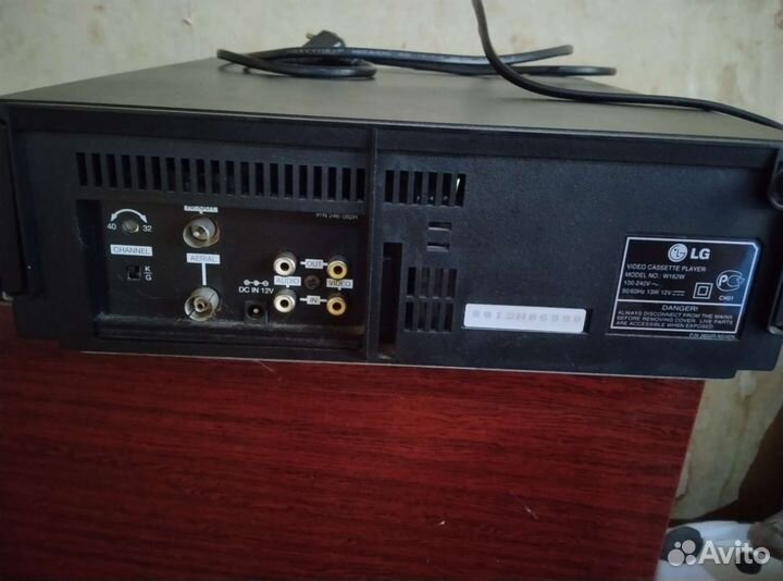 Видеомагнитофон LG
