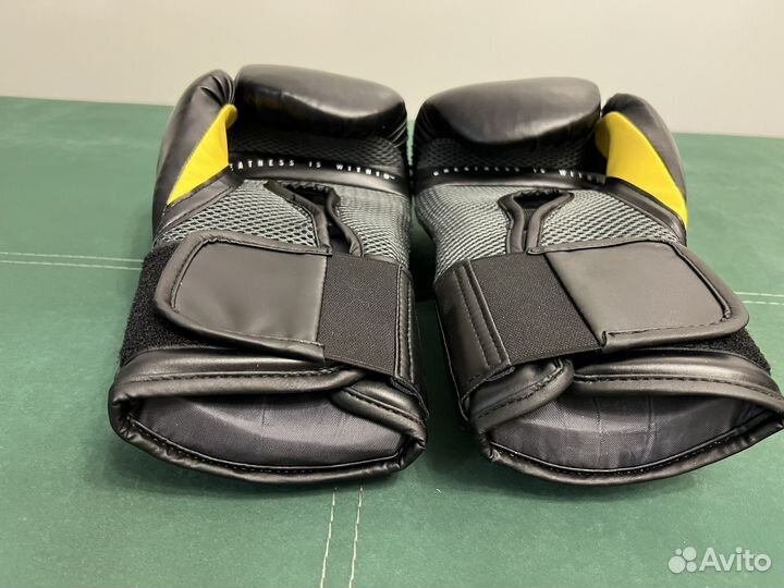 Боксерские перчатки 12 oz