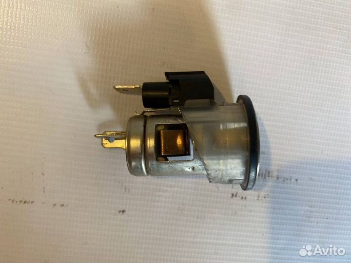 Гнездо прикуривателя Nissan Maxima