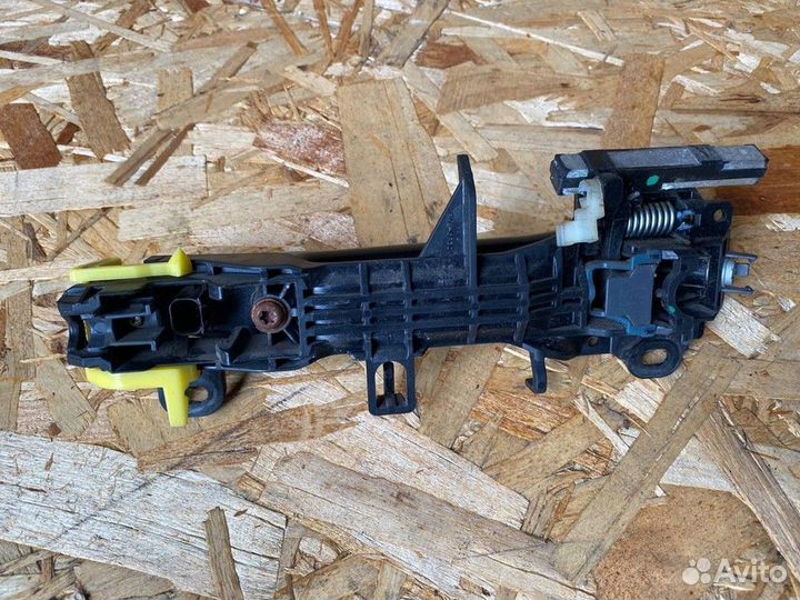 Ручка двери наружная правая Toyota Avensis