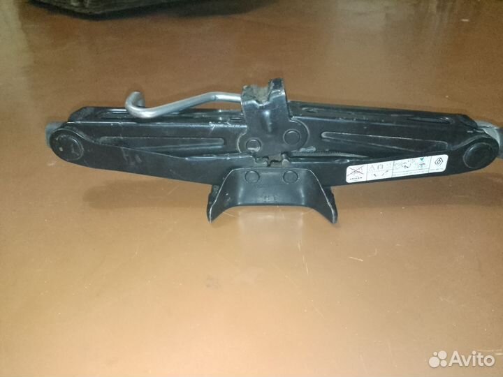 Домкрат винтовой