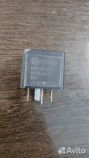 Реле Audi A8 D3 6.0 BHT 2008
