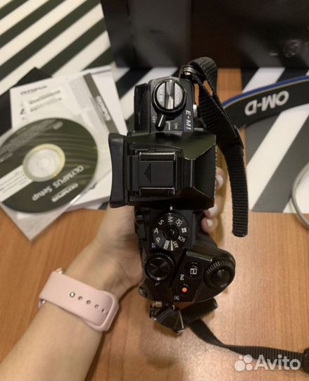 Olympus OM-D E-M1 +hld-7