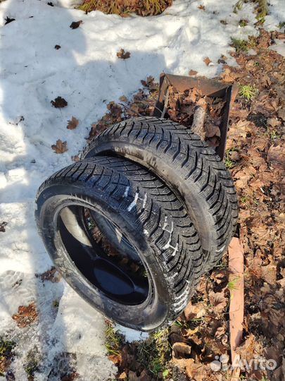 Michelin X-Ice North 4 215/60 R17