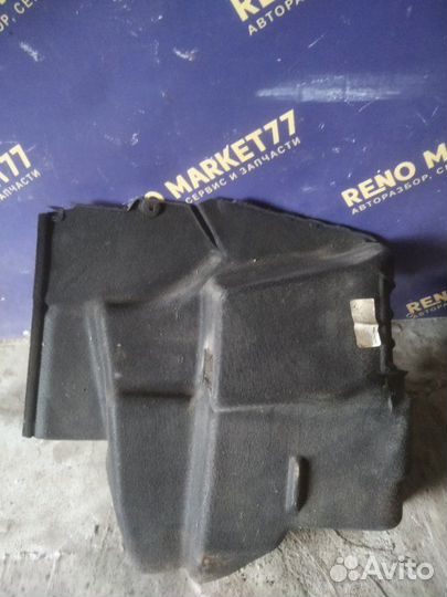 Обшивка багажника правая Mercedes