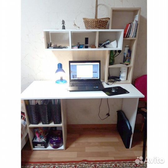 Компьютерный стол с полками